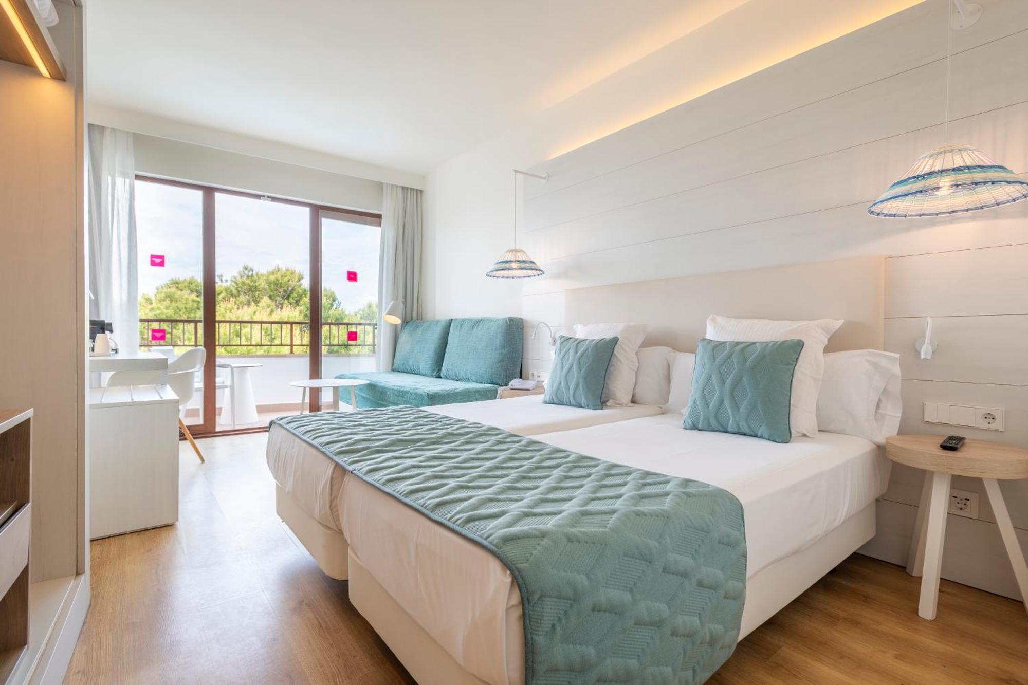 Hotel Leonardo Royal Ibiza Santa Eulalia 4*